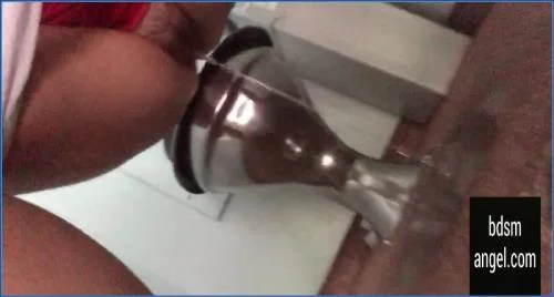 Goddess Angel's Public Pee on Concrete Floor: Hardcore Scat Porn