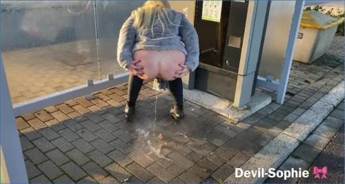 Devil Sophie Goes Wild: Fully Lubricated Exhibition in Shed