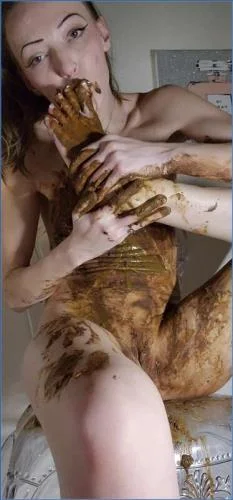 Mycelium Mother in Solo Poop and Dirtytalking Toes Action