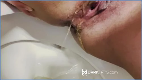 Dirty Anal Scat Action with Didiyafei in UAE Pooping Clip