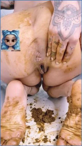 Inked Bambi Scat Porn- Smearing Shit Over My Ass & Feet